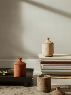 New Ferm Living Vela perfumada Ura, Chamomille Scent Marrón